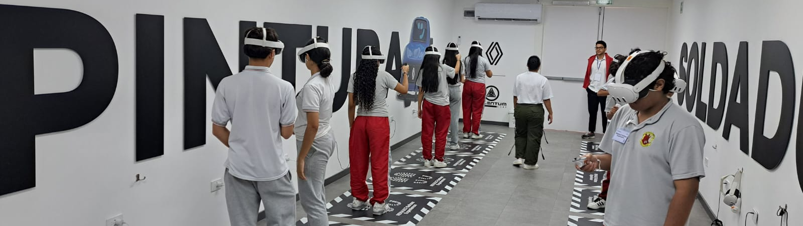 Salida pedagógica a Sofasa con estudiantes de bachillerato