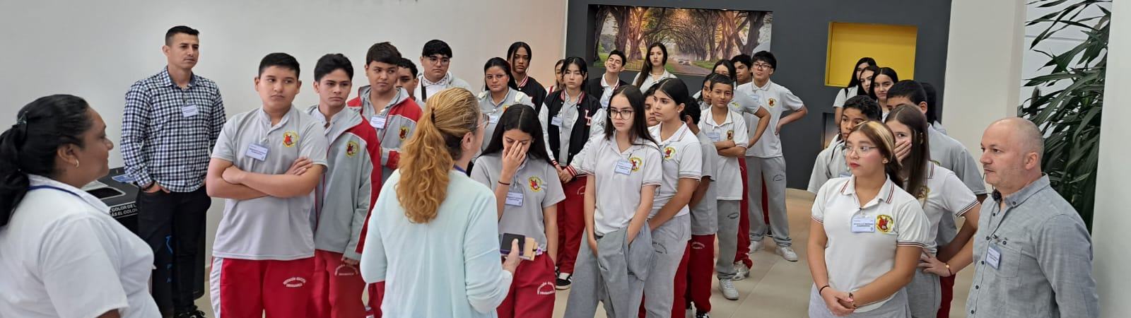 Salida pedagógica a Sofasa con estudiantes de bachillerato